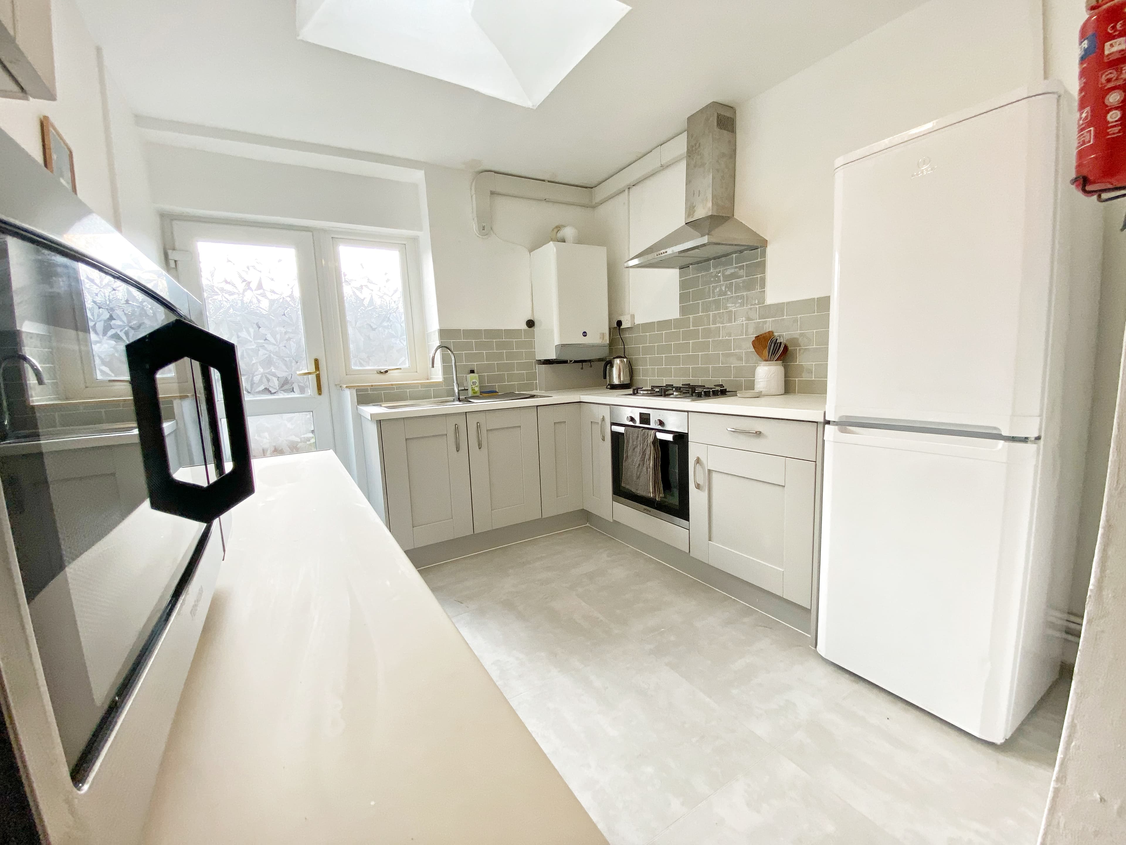 New Park Terrace, Pontypridd, South Wales thumbnail 2